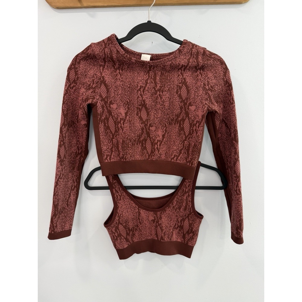 Fabletics Kamila Seamless 2 Piece Bundle Crop Top Set S Cherry Mocha Reptile